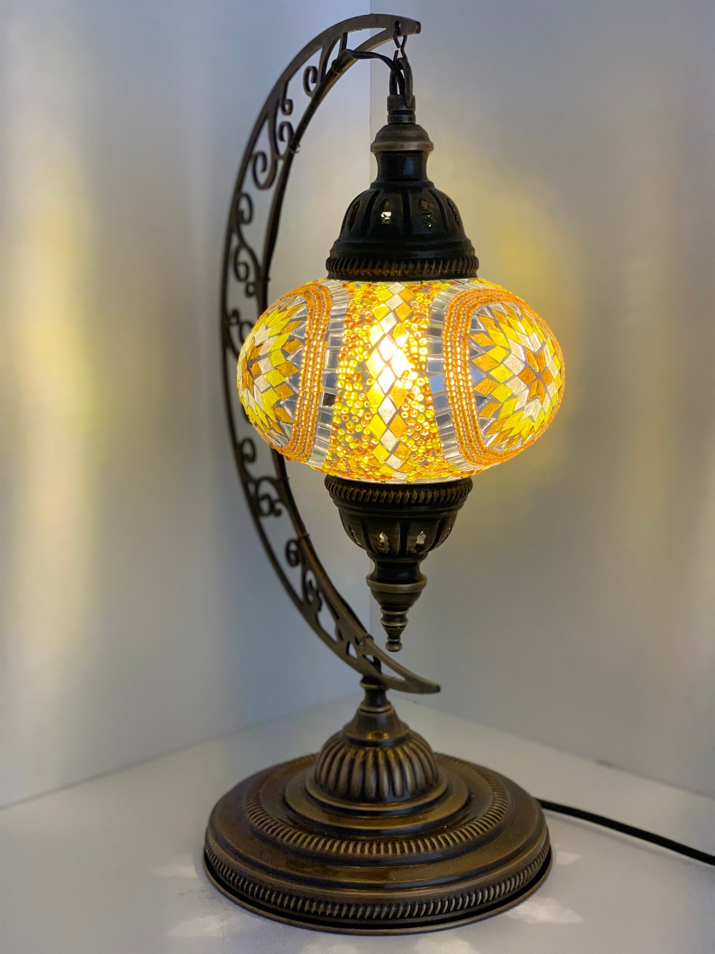 Moon Shape  Table Lamp with No3 (Large) Globe