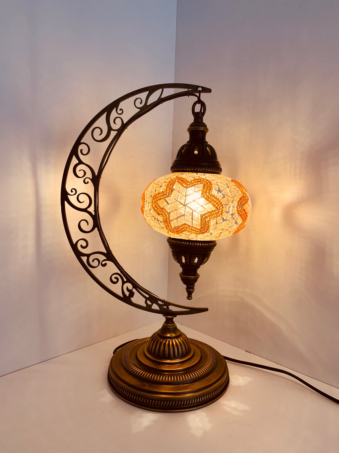 Moon Shape  Table Lamp with No3 (Large) Globe