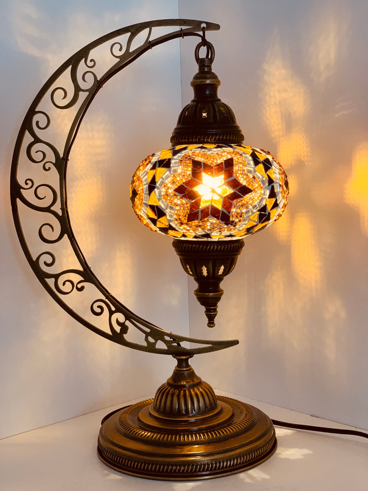 Moon Shape  Table Lamp with No3 (Large) Globe