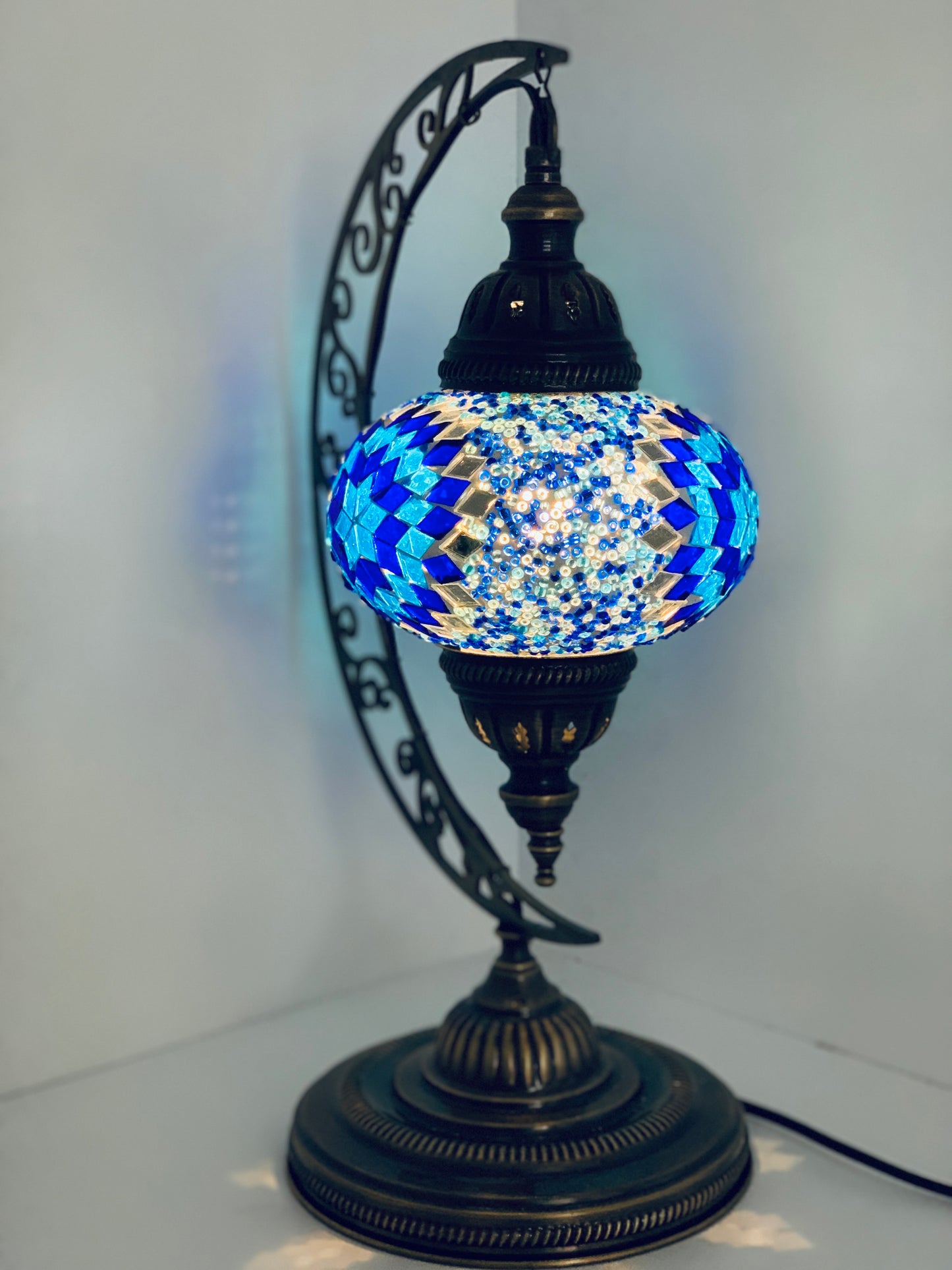 Moon Shape  Table Lamp with No3 (Large) Globe