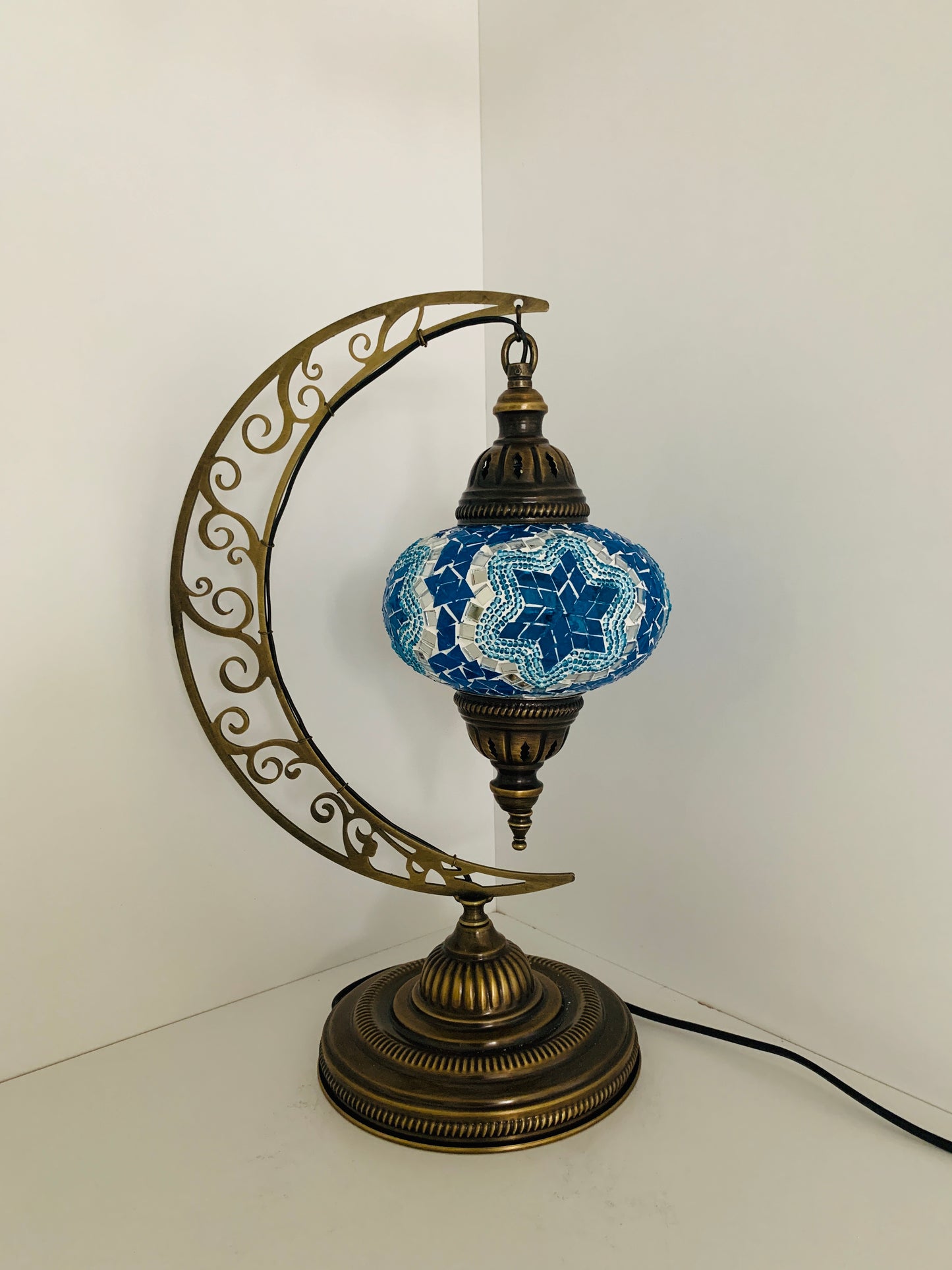 Moon Shape  Table Lamp with No3 (Large) Globe